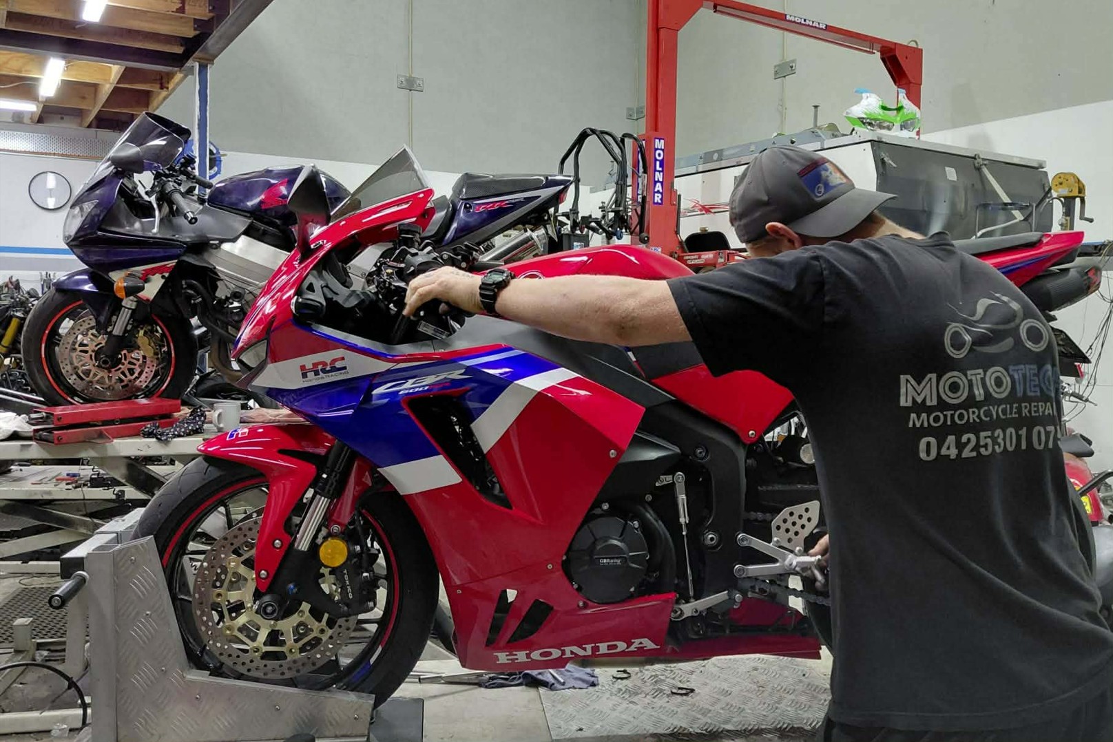 Sports motorcycle